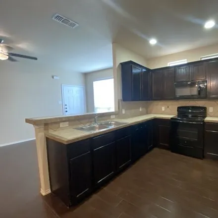 Image 8 - 348 Rosalie Drive, New Braunfels, TX 78130, USA - Apartment for rent