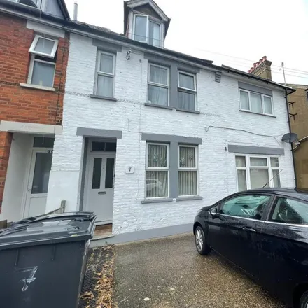 Rent this 5 bed duplex on Roberts Road in High Wycombe, HP13 6XB