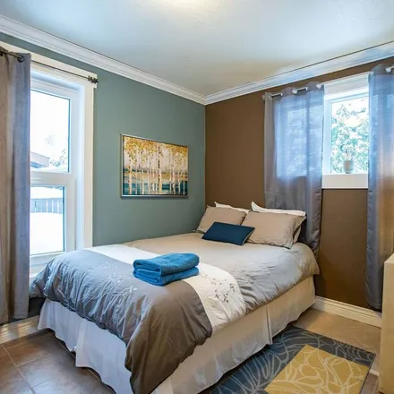 Image 4 - Days Inn & Suites Revelstoke, 301 Wright Street, Revelstoke, BC V0E 3S0, Canada - House for rent