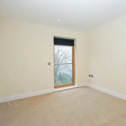 Image 7 - Harrogate Road Cedar Court, Harrogate Road, Leeds, LS17 6DN, United Kingdom - Apartment for rent