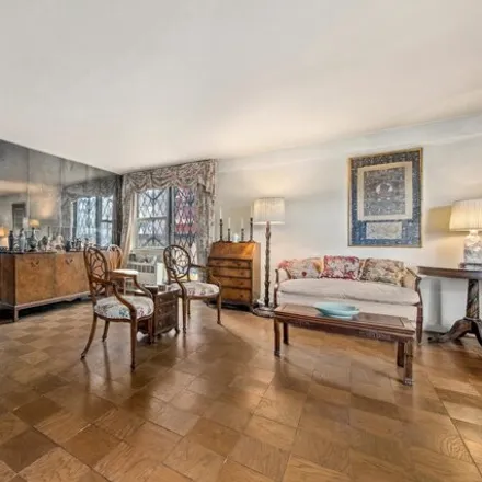 Image 2 - 1515 1st Avenue, New York, NY 10075, USA - Apartment for sale