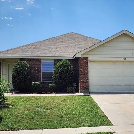 Rent this 3 bed house on 5525 Parkview Hills Ln in Fort Worth, Texas
