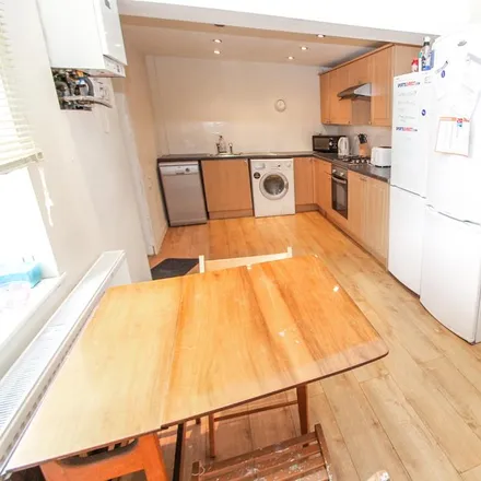 Rent this 6 bed townhouse on 47 St. Michael's Lane in Leeds, LS6 3RY