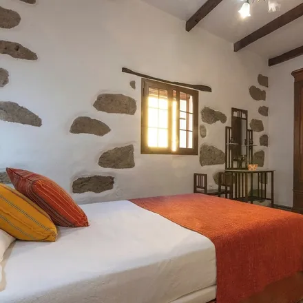Rent this 3 bed townhouse on Calle Valleseco in 35450 Santa María de Guía de Gran Canaria, Spain