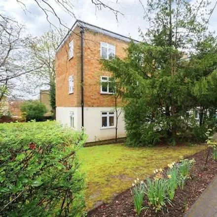 Rent this 3 bed apartment on Mount Avenue in London, W5 1PU