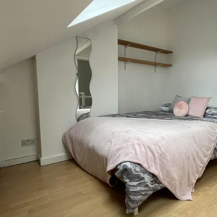 Rent this 1 bed room on Harold Walk in Leeds, LS6 1PS
