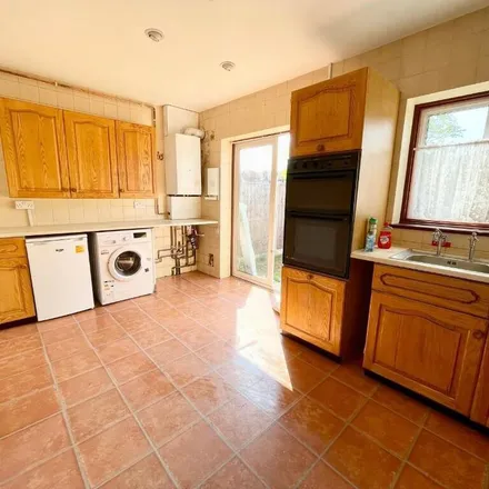 Rent this 4 bed townhouse on unnamed road in London, EN1 1SH