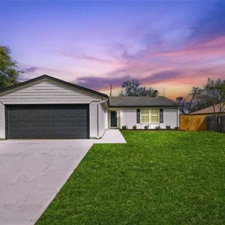 Buy this 3 bed house on 331 Royal Field Drive in Arlington, TX 76011