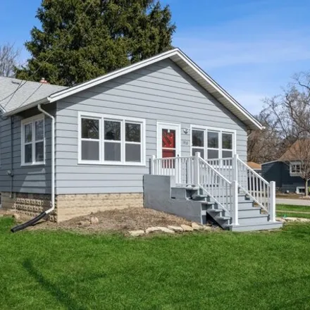 Buy this 3 bed house on 5250 Glenview Avenue in Downers Grove, IL 60515