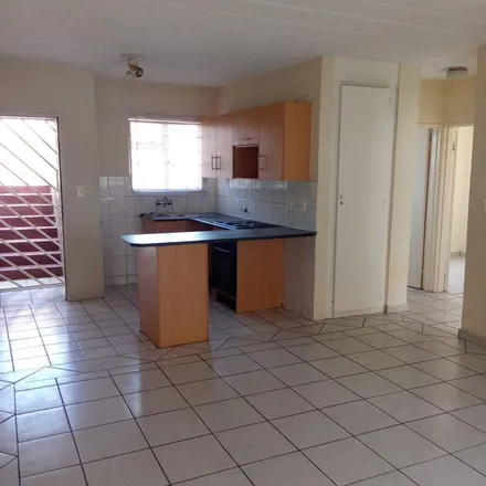 Image 2 - Augusta Road, Johannesburg Ward 57, Johannesburg, 2001, South Africa - Townhouse for rent