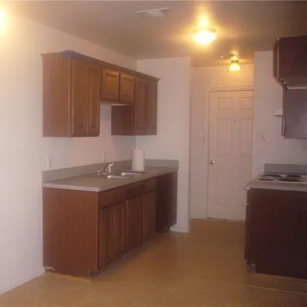 Image 3 - 1800 Wiseman Avenue, Fort Worth, TX 76105, USA - Duplex for rent