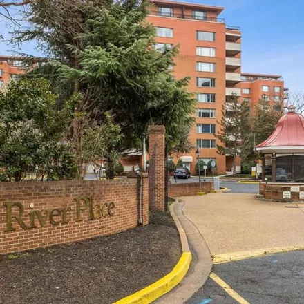 Rent this 1 bed apartment on River Place East in 1021 Arlington Boulevard, Arlington