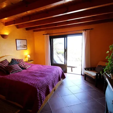 Rent this 2 bed house on La Asomada in Camino La Caldereta, 35571 Tías