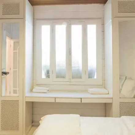 Rent this 1 bed house on Padaria & Confeitaria Ibérica in Rua Professor Gonçalves 280, Campo Grande