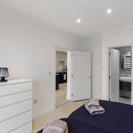 Rent this 3 bed apartment on London in NW4 4NL, United Kingdom