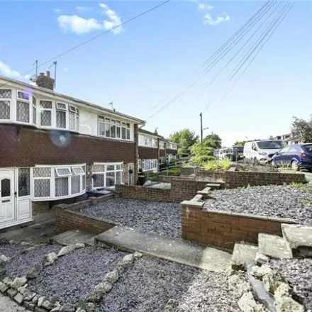 Rent this 3 bed duplex on Castlefields in Northfleet, DA13 9EJ