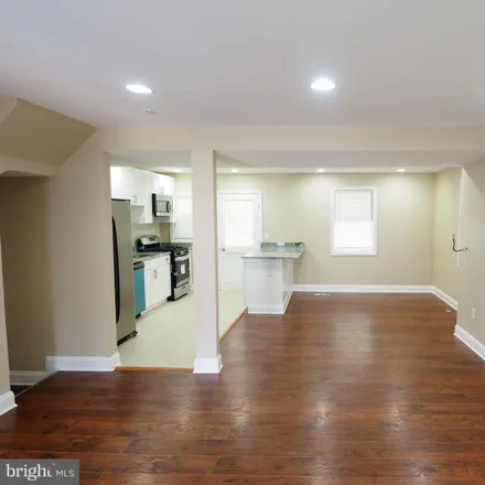 Image 3 - 900 Virginia Avenue, Essex, MD 21221, USA - Townhouse for rent