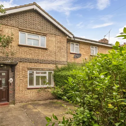 Rent this 3 bed townhouse on 27 Kings Farm Avenue in London, TW10 5AE
