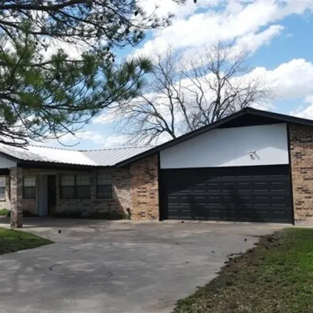 Buy this 4 bed house on 133 Shenandoah Dr in Comanche, Texas