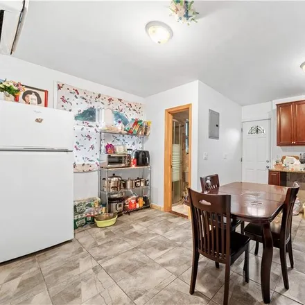 Image 3 - 529 88th Street, New York, NY 11209, USA - House for sale