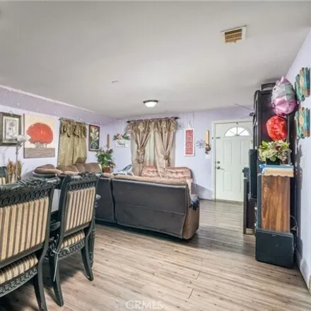 Image 7 - 1328 East 42nd Street, Los Angeles, CA 90011, USA - House for sale