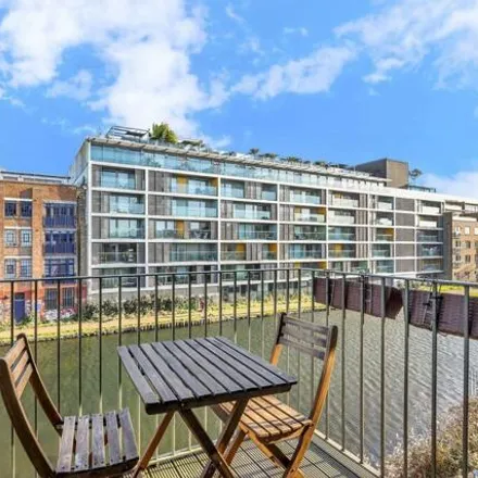 Image 8 - 7 White Tower Way, London, E1 4RL, United Kingdom - Apartment for sale