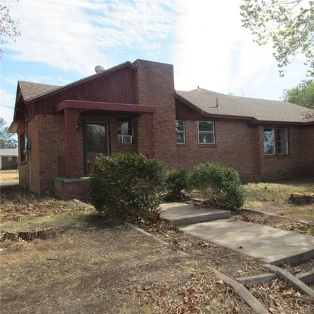 Image 2 - 981 8th Street, Quinton, Pittsburg County, OK 74561, USA - House for sale