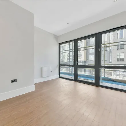 Rent this 2 bed apartment on New City Road in London, E13 9LN