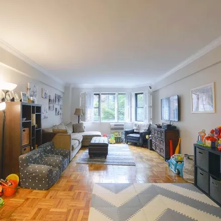 Rent this 3 bed apartment on 219 East 69th Street in New York, NY 10021