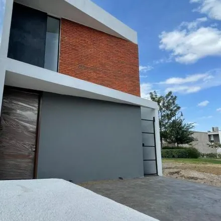 Buy this 4 bed house on Circuito Mayorazgo Villa Hermosa in Fraccionamiento El Mayorazgo, 37547 León