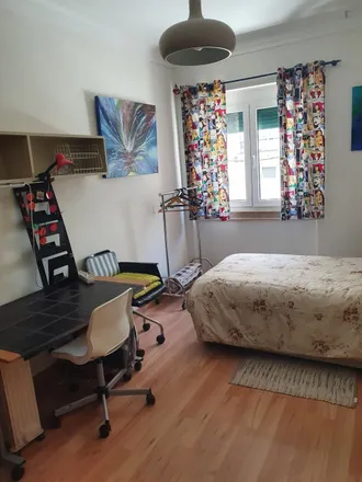 Rent this 3 bed room on Calçada dos Mestres 32 in 1070-176 Lisbon, Portugal