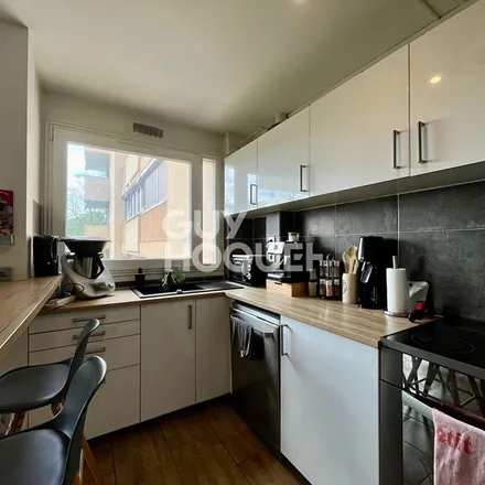 Rent this 2 bed apartment on 2 Avenue de la République in 91600 Savigny-sur-Orge, France