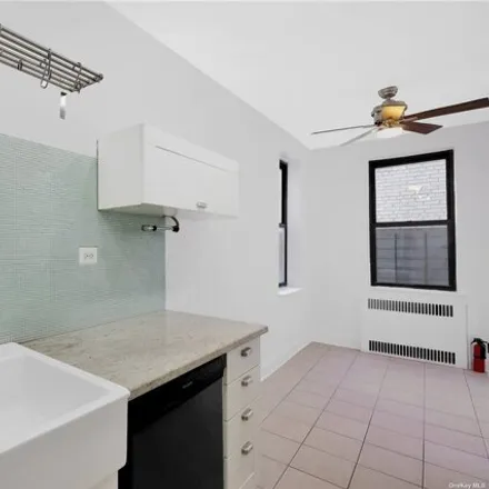 Image 2 - Stratford Hall, 80-09 35th Avenue, New York, NY 11372, USA - Condo for sale