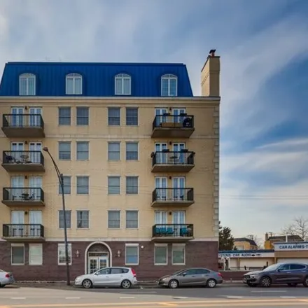Buy this 3 bed condo on 5976-5980 North Lincoln Avenue in Chicago, IL 60659