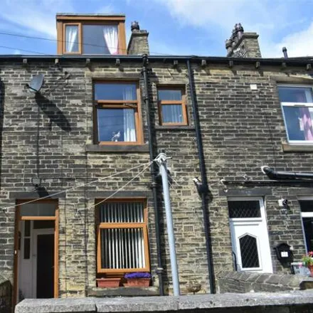 Image 4 - unnamed road, Queensbury, BD13 1BH, United Kingdom - Townhouse for sale