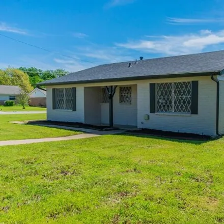 Buy this 3 bed house on 620 Commerce Street in Euless, TX 76040