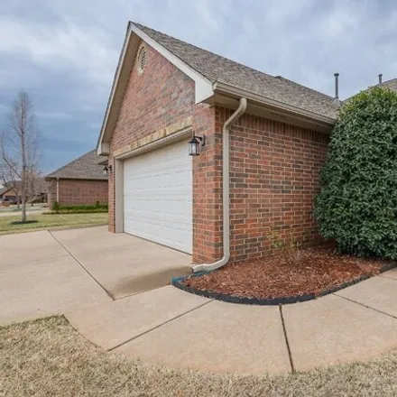 Image 3 - 15717 Creek Heights Dr, Edmond, Oklahoma, 73013 - House for sale