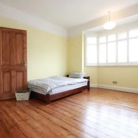 Rent this 3 bed duplex on 58 Sidcup Road in London, SE12 8BW