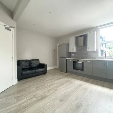 Image 4 - 383-385 Ecclesall Road, Sheffield, S11 8PG, United Kingdom - Apartment for rent