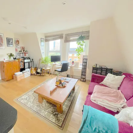 Rent this 1 bed apartment on Huntingdon Road in London, N2 9AS