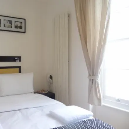 Rent this studio apartment on 194 North Gower Street in London, NW1 2NR