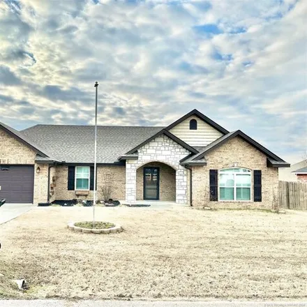 Buy this 3 bed house on 975 South Dogwood Street in Sallisaw, OK 74955