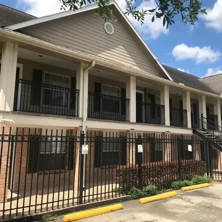 Rent this 2 bed apartment on 1514 Palm St Apt 4 in Houston, Texas