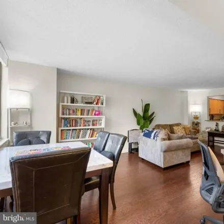 Image 7 - TenTenOne, 10101 Grosvenor Place, Parkside, North Bethesda, MD 20814, USA - Condo for sale