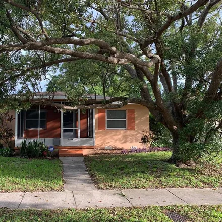 Rent this 1 bed room on 2624 39th Avenue North in Saint Petersburg, FL 33714
