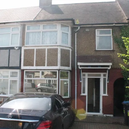 Rent this 4 bed house on 39 Chestnut Road in Freezywater, London