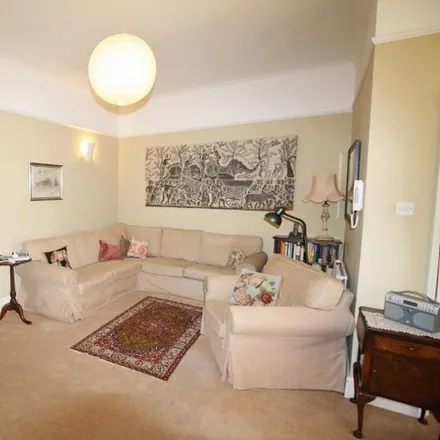 Image 2 - Vine Lodge, Sevenoaks, TN13 3XY, United Kingdom - Apartment for rent
