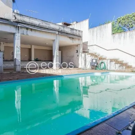 Buy this 3 bed house on Rua Indianópolis in Martins, Uberlândia - MG