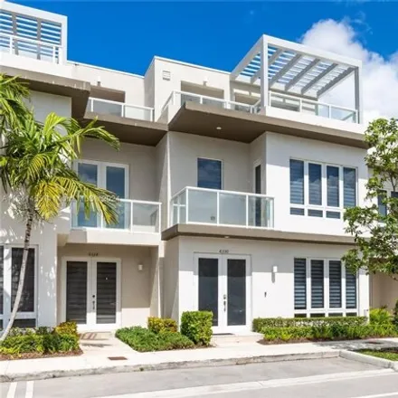 Image 1 - 6330 Northwest 104th Path, Doral, FL 33178, USA - Townhouse for rent