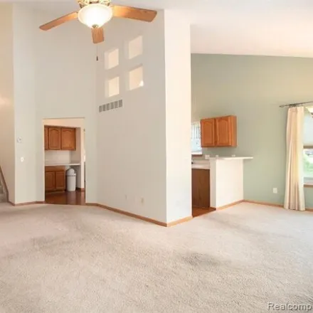 Image 7 - 5474 Greenway Drive, Trenton, MI 48183, USA - Condo for sale